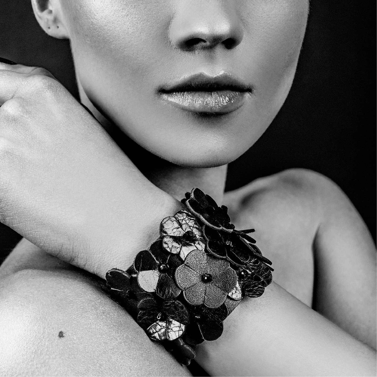 Contact The Dark Atelier